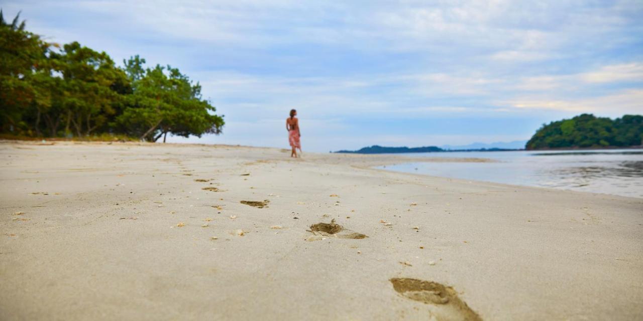 Pearl Beach Resort Gili Asahan Exterior foto