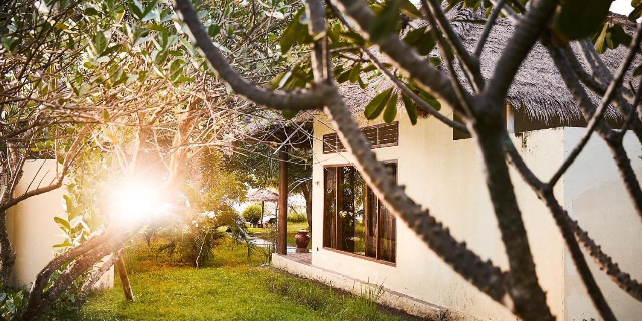 Pearl Beach Resort Gili Asahan Exterior foto