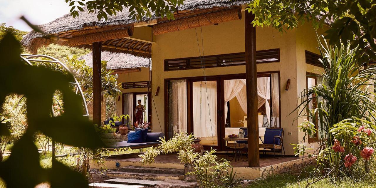 Pearl Beach Resort Gili Asahan Quarto foto